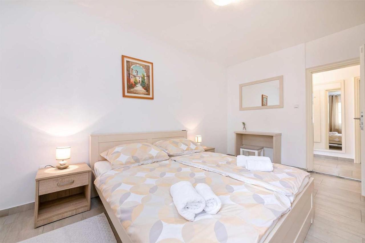 App Marina Apartment *